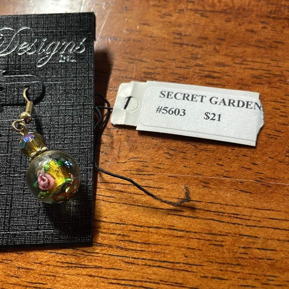 Vintage Never worn Secret Garden Premier Designs glass beads fishhook earrings. - Picture 3 of 4
